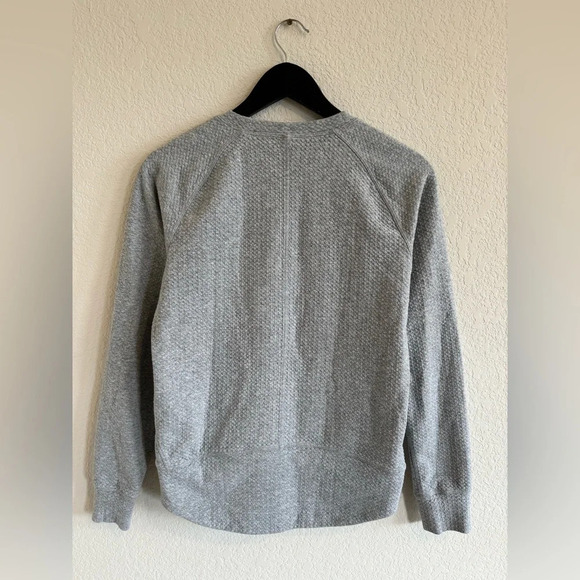 Lululemon Womens 4 Catch A Moment Crew Neck Pullover Heathered Light Gray Casual - Picture 4 of 8